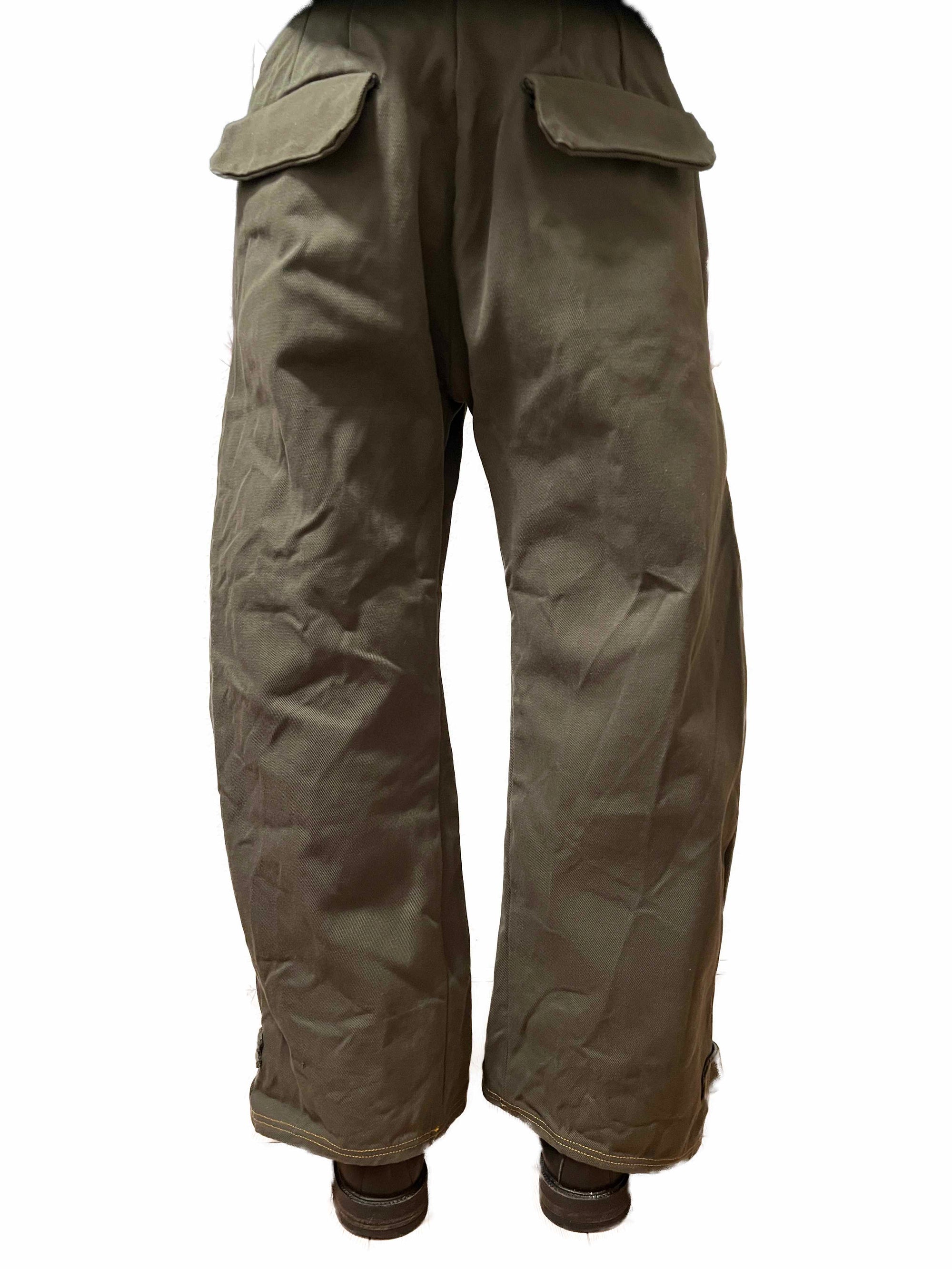 4 flapped pockets side tuck pants