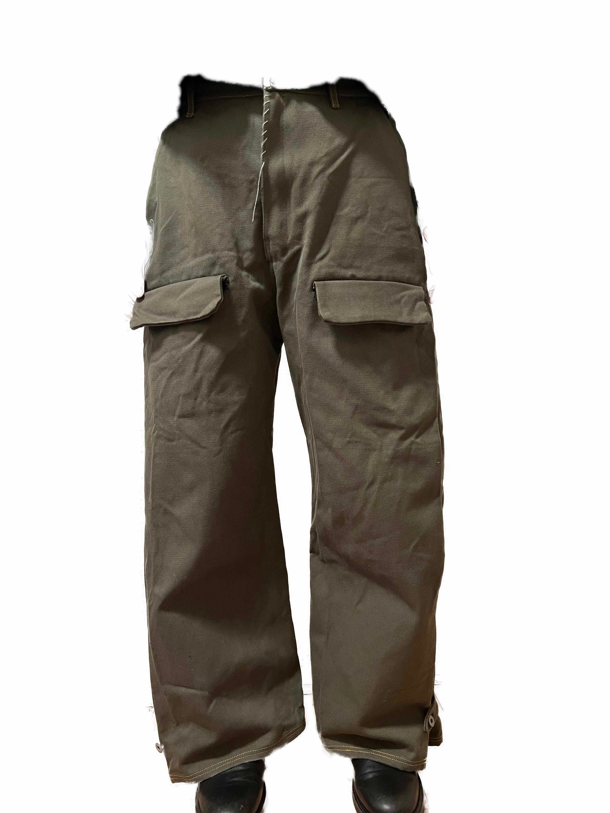 4 flapped pockets side tuck pants