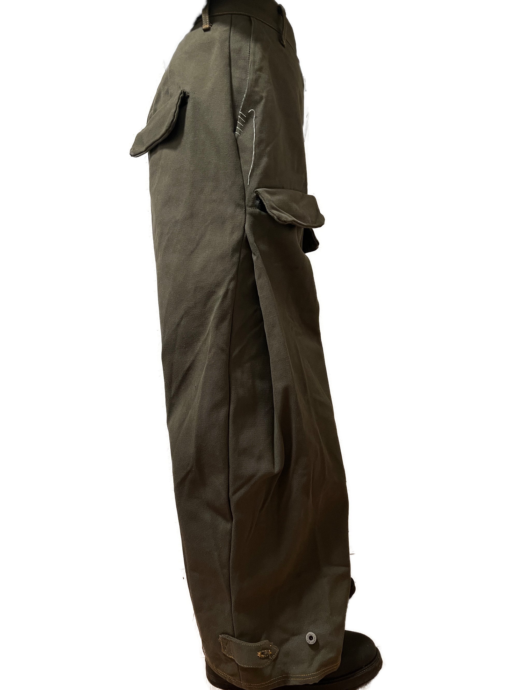 4 flapped pockets side tuck pants