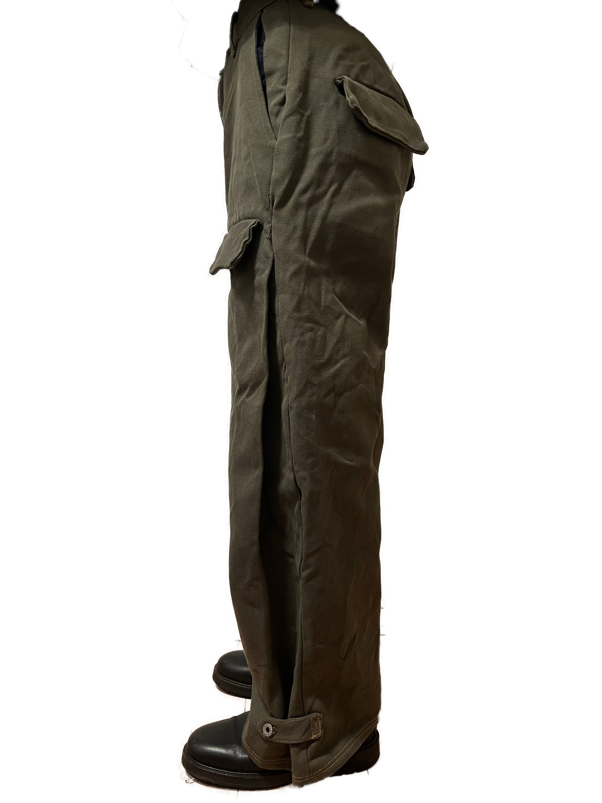 4 flapped pockets side tuck pants